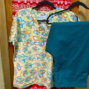 Hawaiian Themed Scrub Set